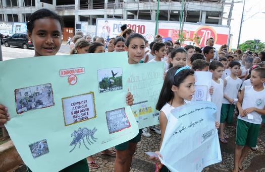 Escolas municipais realizam passeata contra a dengue