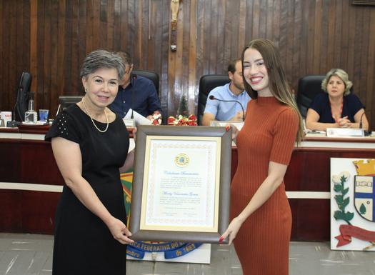 Marily Vasconcelos Gomes é homenageada com Título de Cidadã Benemérita, em Paranavaí